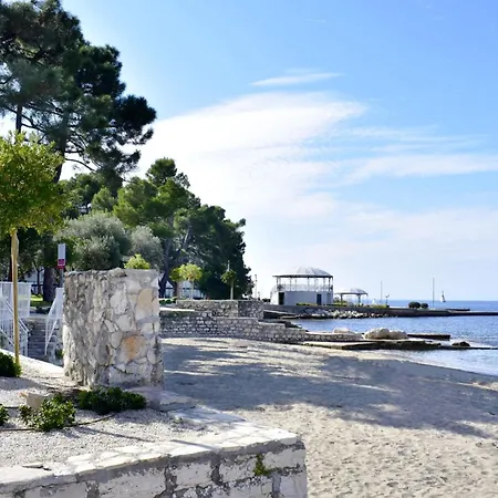 With Garden And Bbq In Appartement Umag
